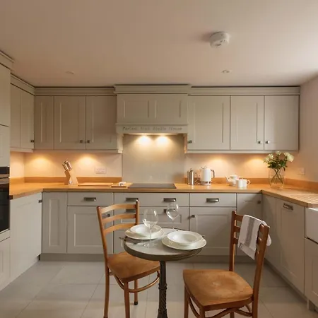 Farlam Hall & Restaurant 4*